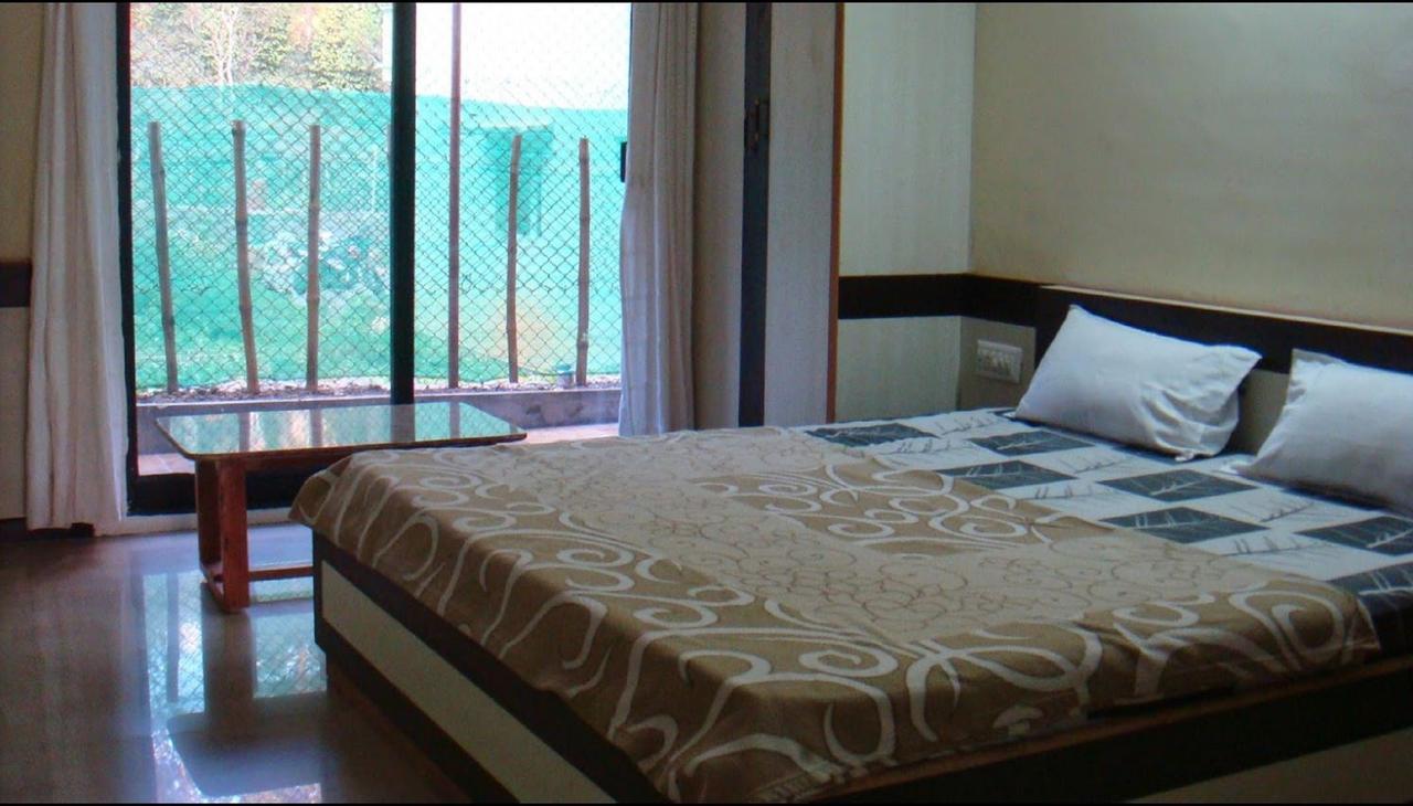 Bed and Breakfast Sri Durga Residency Йеркод Экстерьер фото